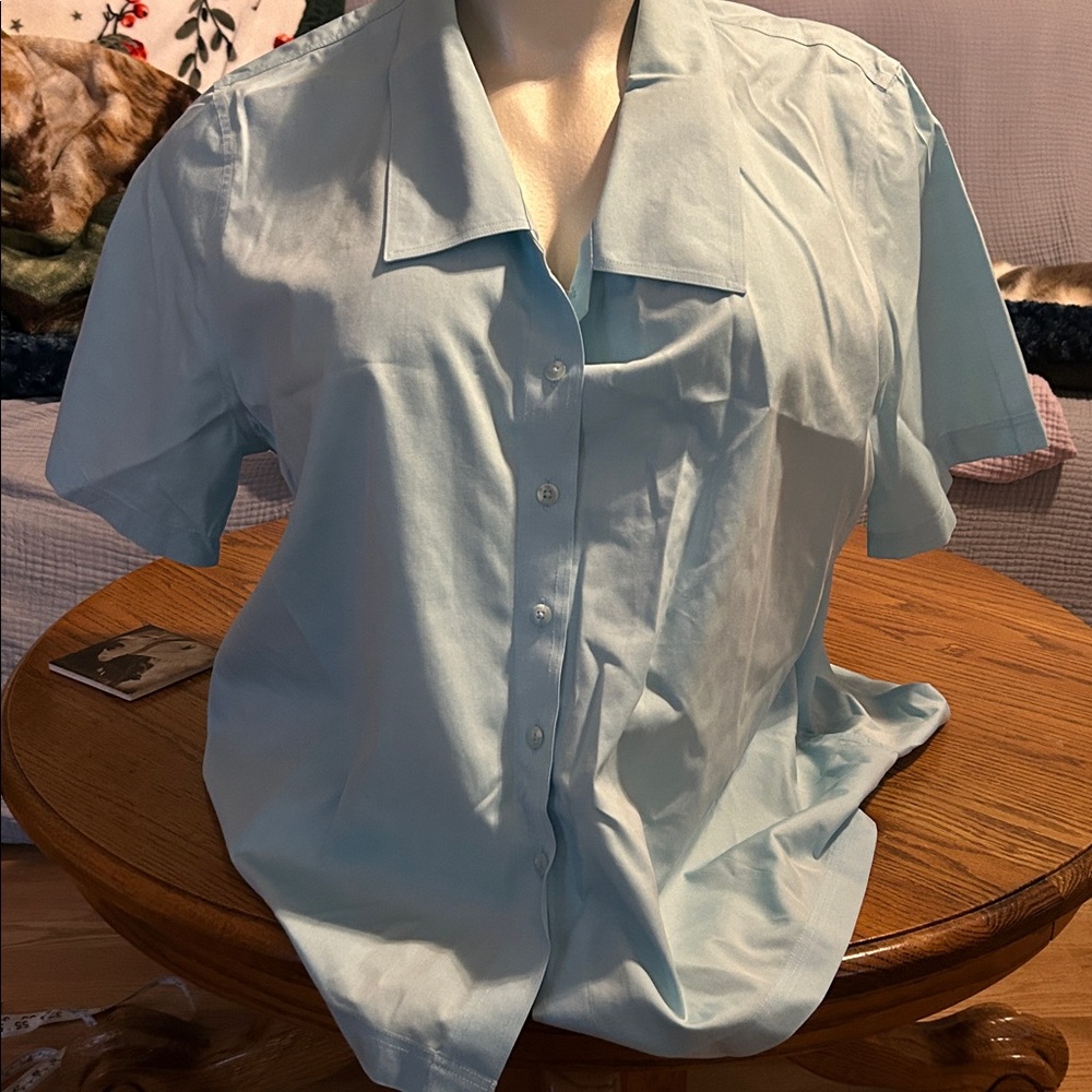 Vintage TravelSmith wrinkle resistant blouse size 3X. Lovely soft aqua.